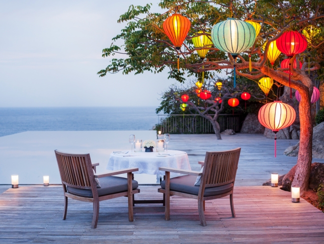 p-amanoi,-vietnam---private-dinner-by-cliff-pool_office_4839
