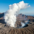 包機鳥瞰火山口